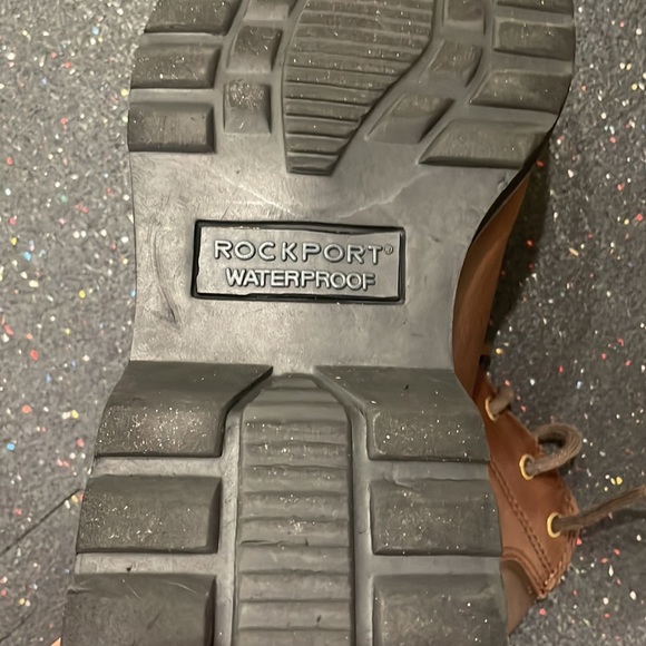 Selling brown Rockport boots. Mens Size 10.5. Brown leather boots. - Picture 4 of 4